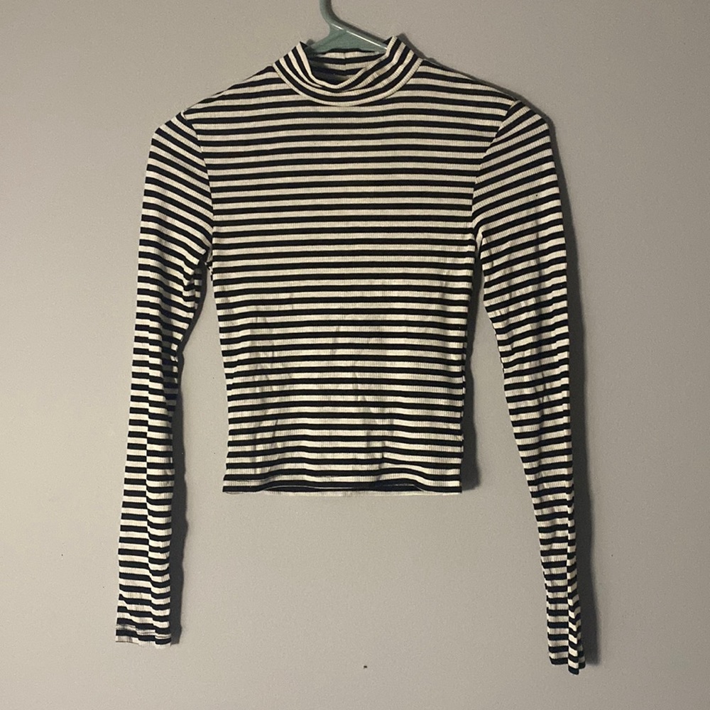 Long sleeve cropped striped shirt